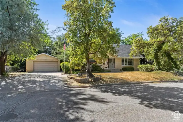 399 S Stirling Dr E, Fruit Heights, UT 84037 - Image #2