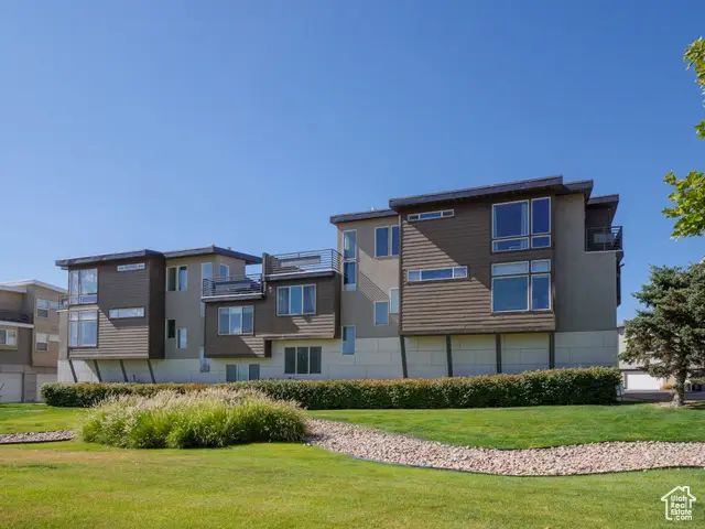 1039 W Rooftop Dr, Midvale, UT 84047 - Image #2