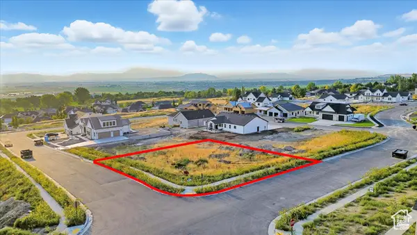 895 E 100 N #11, Hyde Park, UT 84318