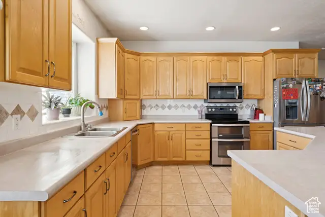 395 W Burton Ln, Kaysville, UT 84037 - Image #2