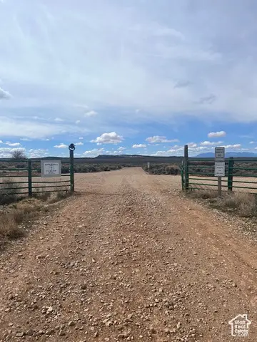 112 S Cottontail Ave, La Sal, UT 84530 - Image #2