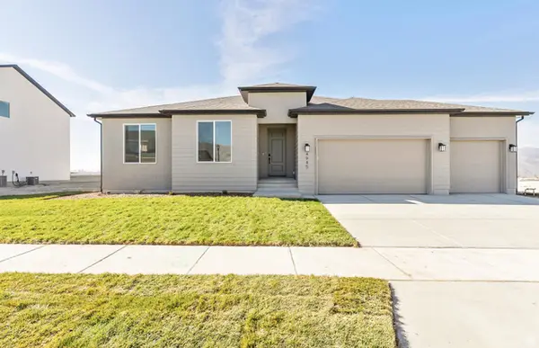 4945 N Topaz Dr, Eagle Mountain, UT 84005