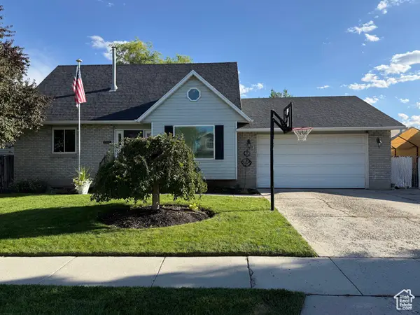 4923 W Silvertip Dr, Kearns, UT 84118