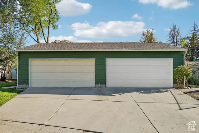 2584 E Wren Rd, Holladay, UT 84117 - Image #2