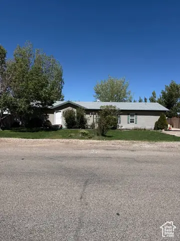 723 E Rose Ln, Enoch, UT 84721