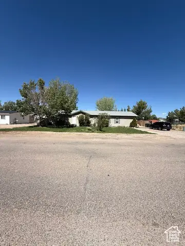 723 E Rose Ln, Enoch, UT 84721 - Image #2