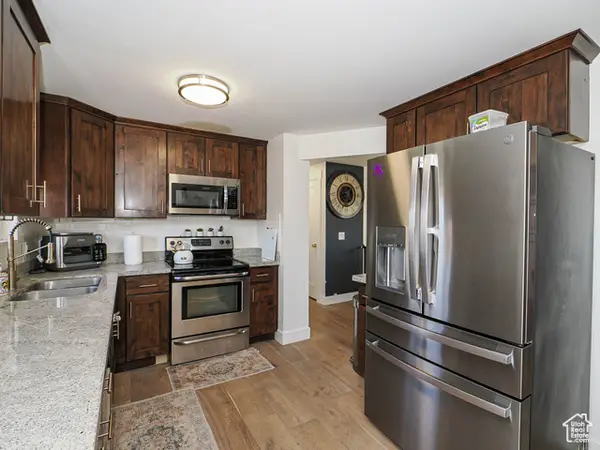 1058 E Turquoise Way S, Sandy, UT 84094