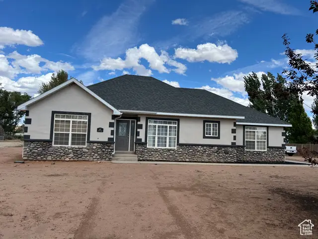 207 S Stonegate Dr, Roosevelt, UT 84066 - Image #1