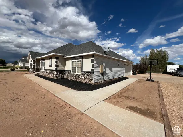 207 S Stonegate Dr, Roosevelt, UT 84066 - Image #2