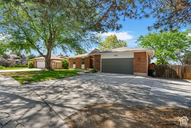 1927 E Gunther Dr, Cottonwood Heights, UT 84121 - Image #2