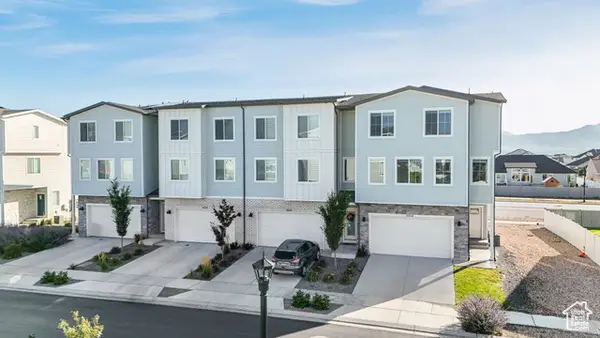 5214 N Folkstone Dr, Eagle Mountain, UT 84005