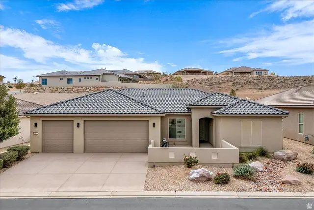1815 W Carmel Bluffs Dr, Saint George, UT 84790 - Image #1