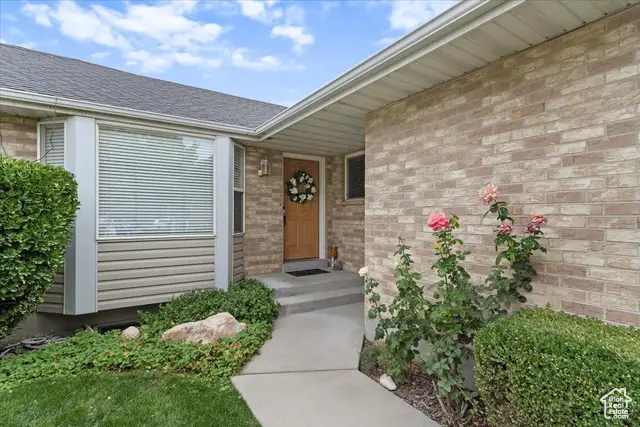 139 W Hidden Hollow Cir, Orem, UT 84058 - Image #2