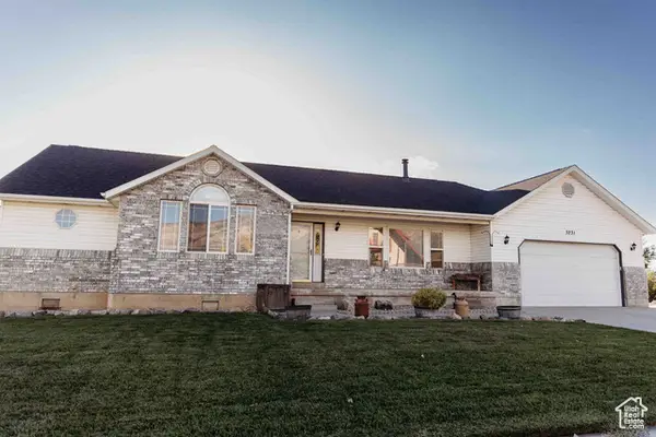 3231 N Pelican Dr, Farr West, UT 84404