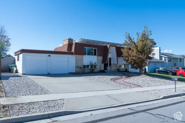 1124 E Sleepy Hollow Ln, Sandy, UT 84094 - Image #1