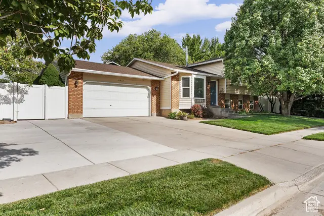 11077 S Hawkwood Dr, Sandy, UT 84094 - Image #1