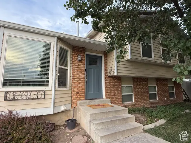 11077 S Hawkwood Dr, Sandy, UT 84094 - Image #2