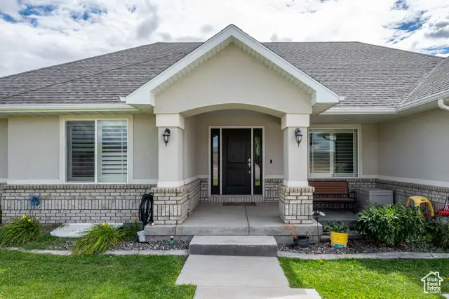 351 W Skyline Dr, Loa, UT 84747 - Image #2