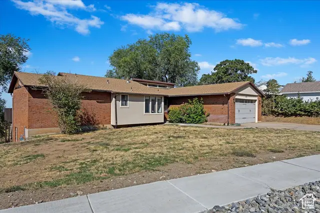 643 N Woodridge Dr, Layton, UT 84040 - Image #2