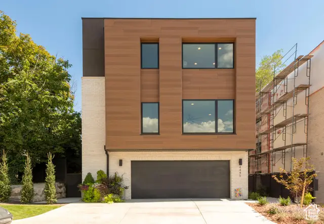 4445 S Holladay Park Ln E, Holladay, UT 84124 - Image #1