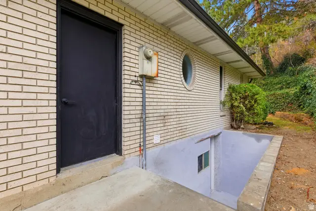 8797 Hidden Oak Dr, Cottonwood Heights, UT 84121 - Image #3