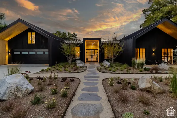 2105 E Fardown Ave, Holladay, UT 84121