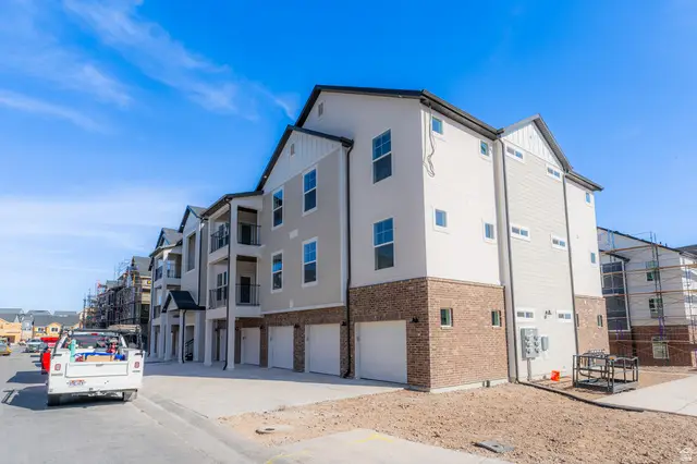 882 N Coulsen Dr #J204, Saratoga Springs, UT 84045 - Image #2