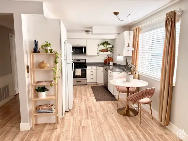 2220 E Murray Holladay Rd S #160, Holladay, UT 84117