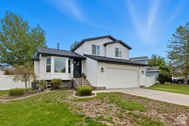 9835 S Dolomite Ln, Sandy, UT 84094 - Image #2