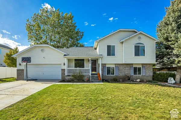 4346 S Long Valley Dr W, West Valley City, UT 84128