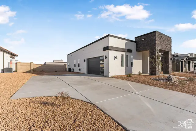 486 W Green Mountain Dr, Saint George, UT 84790 - Image #2