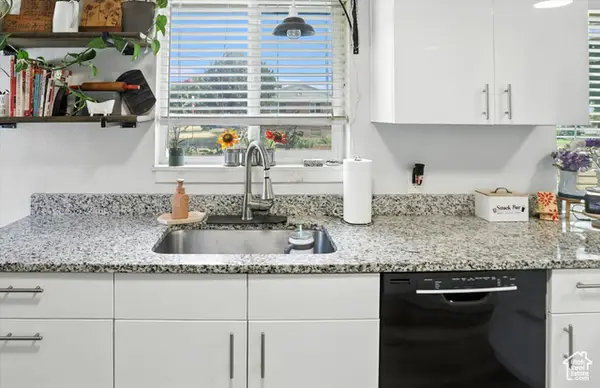 186 Sycamore Cir, Clearfield, UT 84015