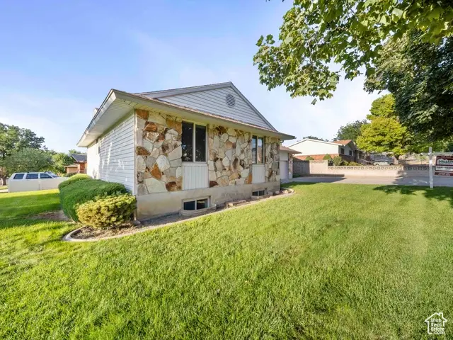 704 W Daisy Ln S, Murray, UT 84123 - Image #2