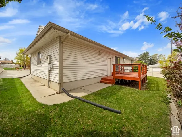 704 W Daisy Ln S, Murray, UT 84123 - Image #3