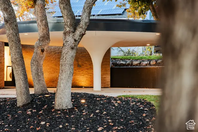 2777 E Comanche Dr S, Salt Lake City, UT 84108 - Image #2