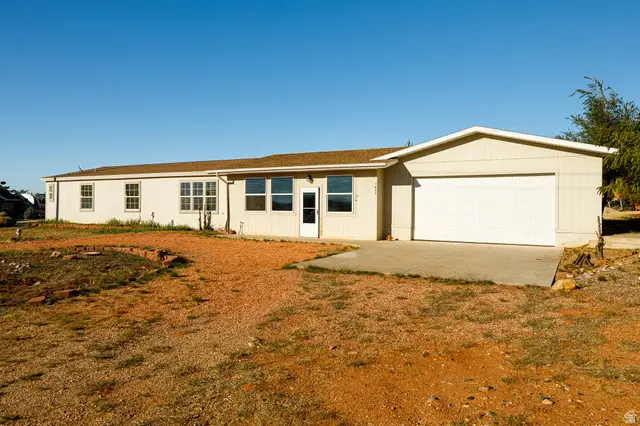1686 S Powell Dr, Kanab, UT 84741 - Image #2