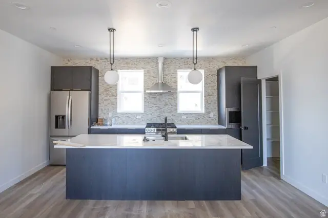 596 E Betsey Cv S #18, Salt Lake City, UT 84107 - Image #2