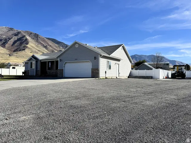 1950 Pebble Cir, Lake Point, UT 84074 - Image #3