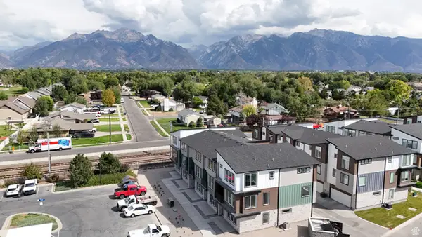 140 Chambord Ct E, Sandy, UT 84070