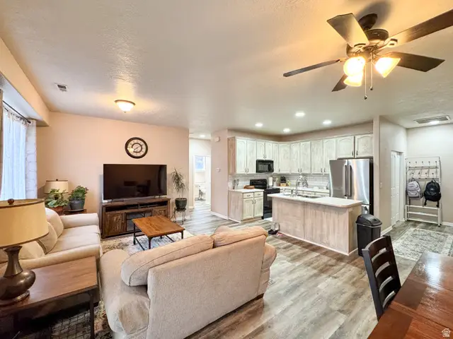 6920 W Ashby Way S, West Valley City, UT 84128 - #3