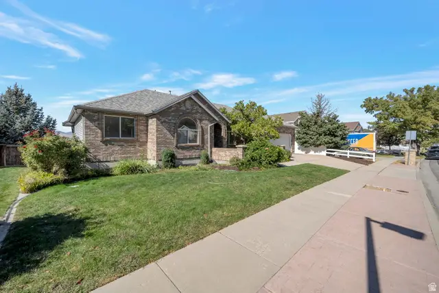 11922 S Bluff View Dr, Sandy, UT 84092 - Image #2