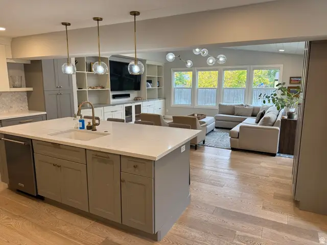 1761 E Southmoor Dr S, Holladay, UT 84117 - Image #2