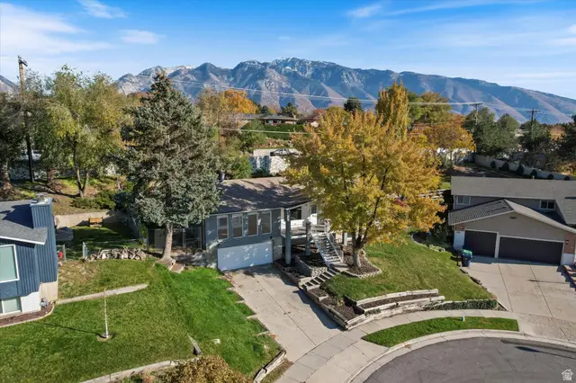 9977 S Lannae Dr E, Sandy, UT 84094 - Image #2