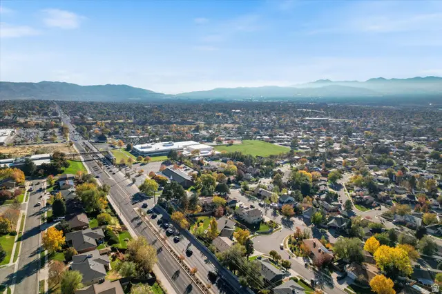 9977 S Lannae Dr E, Sandy, UT 84094 - Image #3