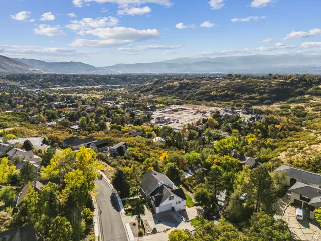 10142 S Majestic Canyon Rd E, Sandy, UT 84092 - Image #3