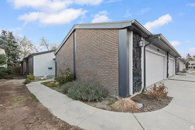 5976 S Monte Carlo Dr E, Salt Lake City, UT 84121 - Image #2