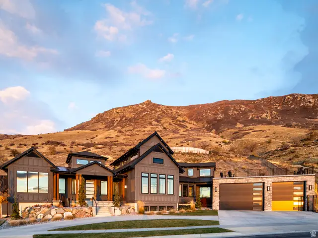 202 N Flag Rock Dr E, Farmington, UT 84025 - Image #2