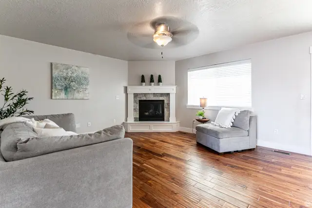 68 E Zinfandel Ln, Vineyard, UT 84059 - Image #2