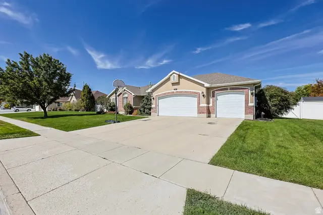 1182 W River Hills Dr, Riverton, UT 84065 - Image #3