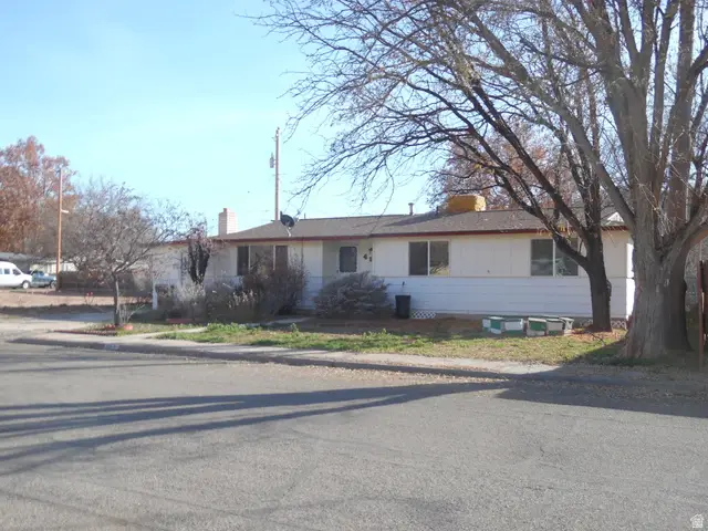 413 W Mcgill Blvd, Moab, UT 84532 - Image #2